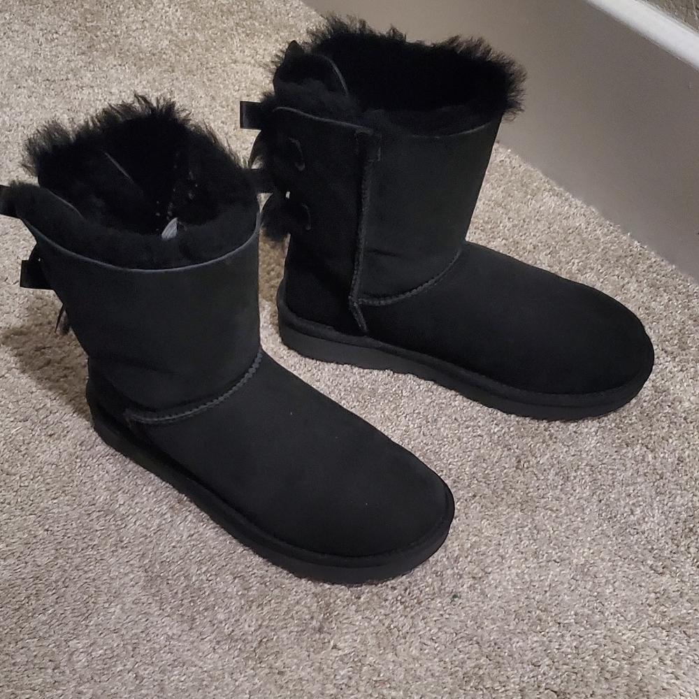 BLACK FRIDAY! Authentic Ugg Boots - Bailey Bow II